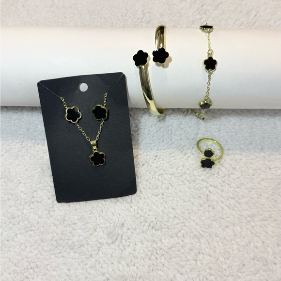 Jewelry - Women's Jewelry Set 5Pcs Clover 4 Leaves Gold and Onyx -